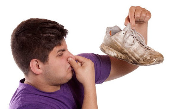 طرق بسيطة للتخلص من رائحة القدمين