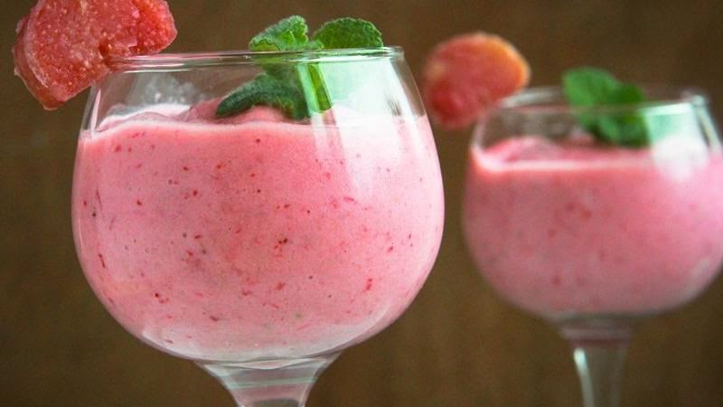strawberry pomegranate smoothie
