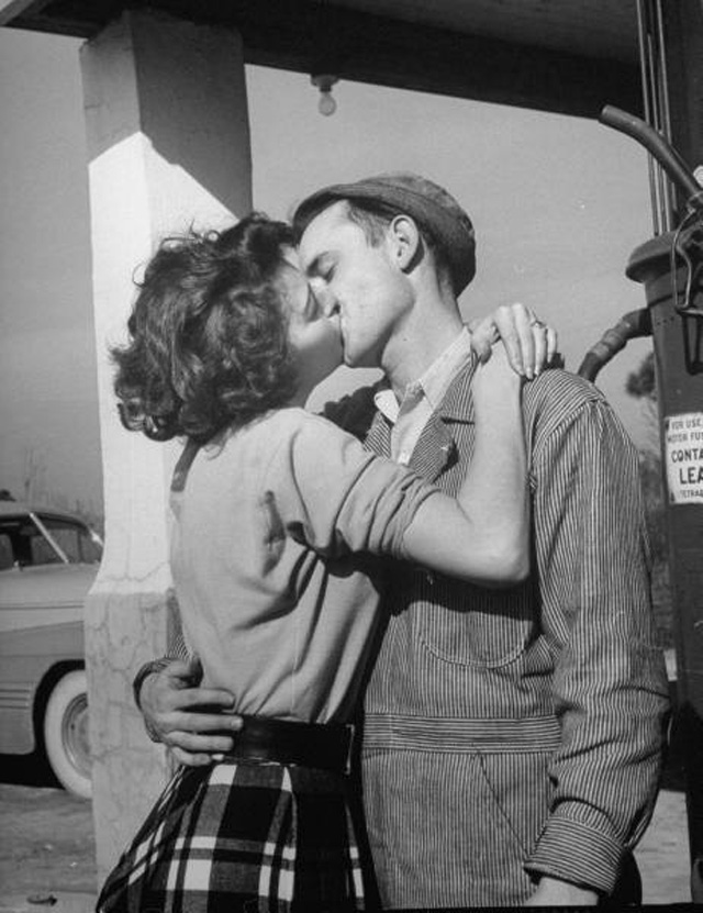 Vintage Sweet Love 41 Romantic Snapshots of Honey Kisses from between