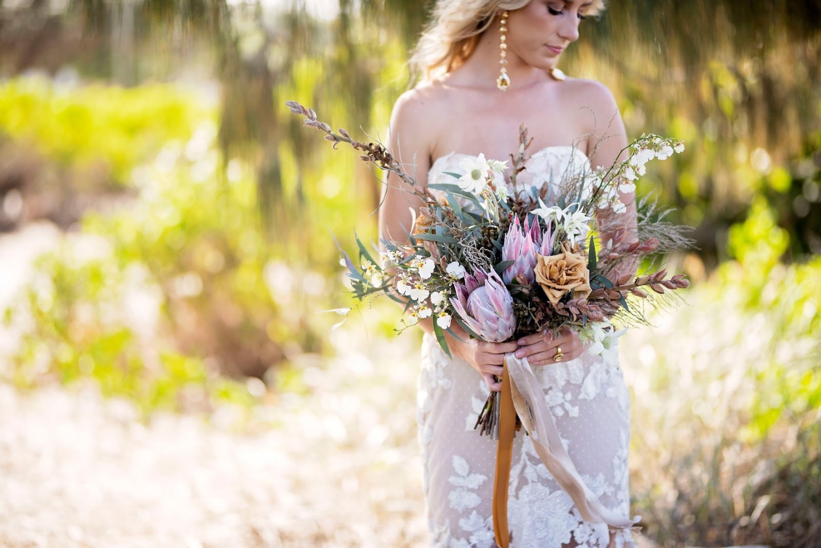TO THE AISLE AUSTRALIA | BEACH LOVE STYLED WEDDING INSPO GOLD COAST BEACH WEDDING INSPIRATION AUSTRALIAN BRIDAL DESIGNER
