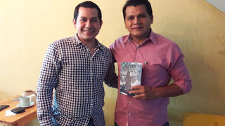Ornán Gómez y Carlos de la Cruz escritores chiapanecos