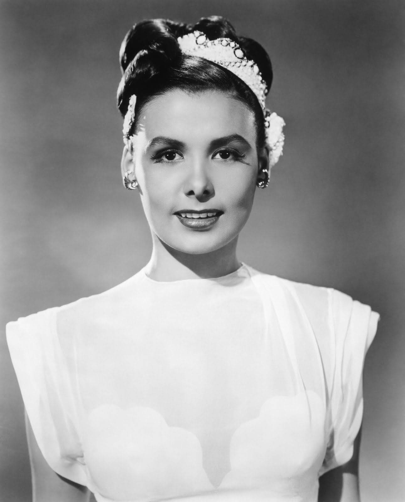 Fashionable Forties Exotic Beauties fashionable-forties-exotic-beauties