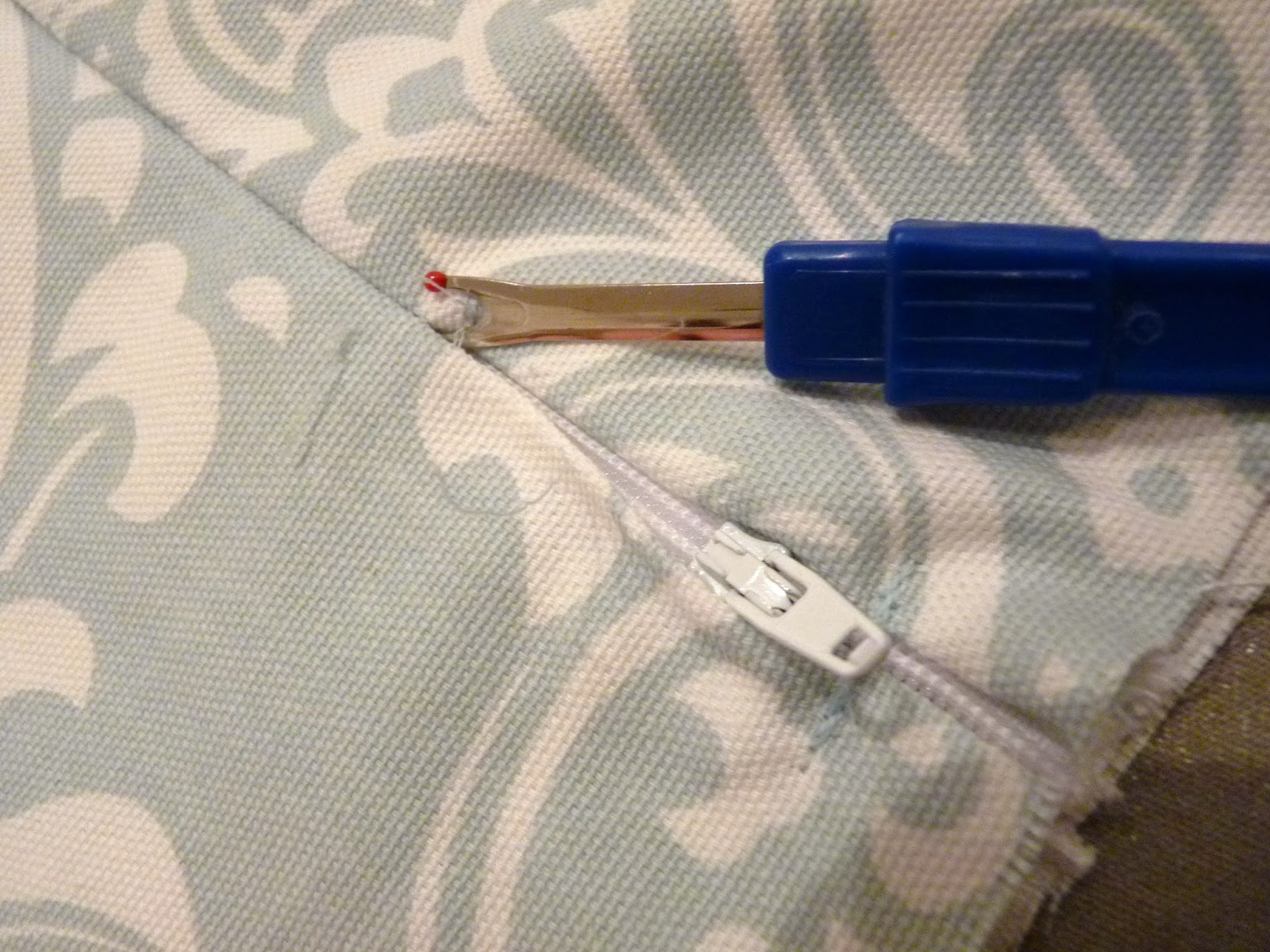 d i y d e s i g n How To Sew A Custom BolsterCushion Cover