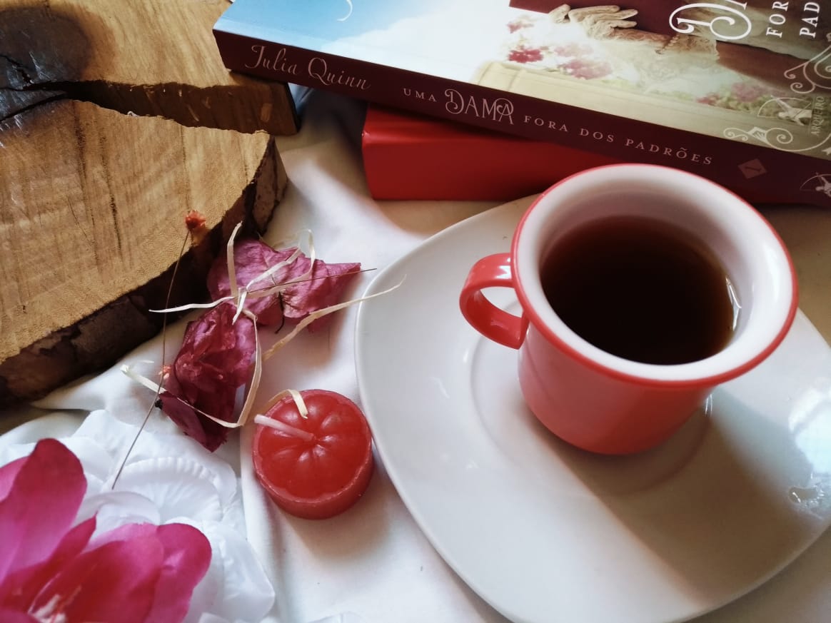{ #RESENHA } UMA DAMA FORA DOS PADRÕES - JULIA QUINN (#1 OS ROKESBYS) JULIA QUINN