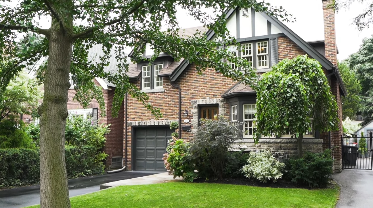 16 Photos vs. 40 Elsfield Rd, Toronto vs. Home Interior Design Tour