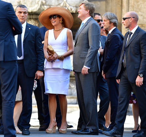 Queen Maxima visited Capo's street market in Palermo. Queen wore peplum dress. Jewelry IsabelleFa gold necklace