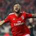 Seferovic martillando con Bruno Lage