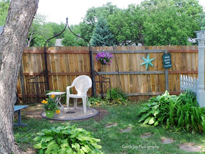 Gentle Joy Homemaker: Table Top Becomes Courtyard Patio!