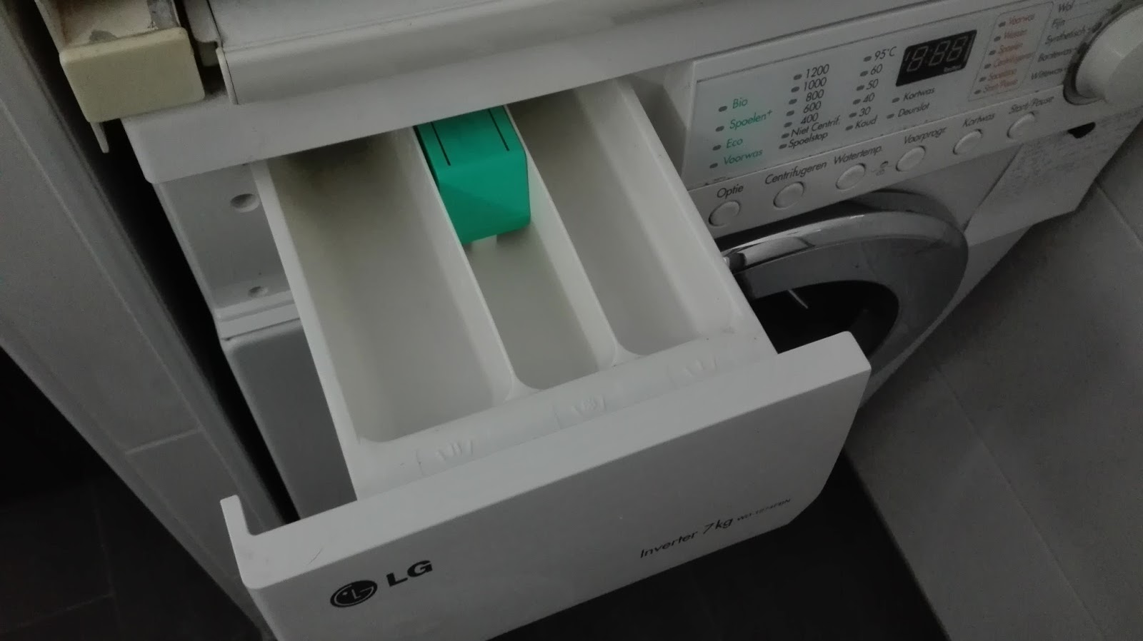 Familie Dubbelop De wasmachine. Het wasmiddelbakje. 8 Tips tegen n