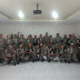 Capitão Leonides presenteia os policias da 4ª CPTRAN com o novo CTB