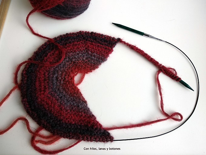 Con hilos, lanas y botones: DIY Gorro sesgado (patrón gratis)