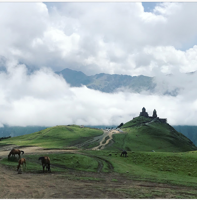 Cminda Sameba, Gruzja Kazbegi, Kazbek