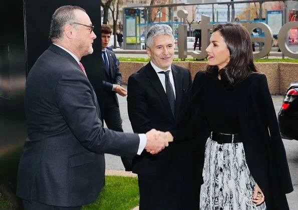 Queen Letizia wore a Falda snakeskin print midi skirt by Zara, which she had worn a few times in the past