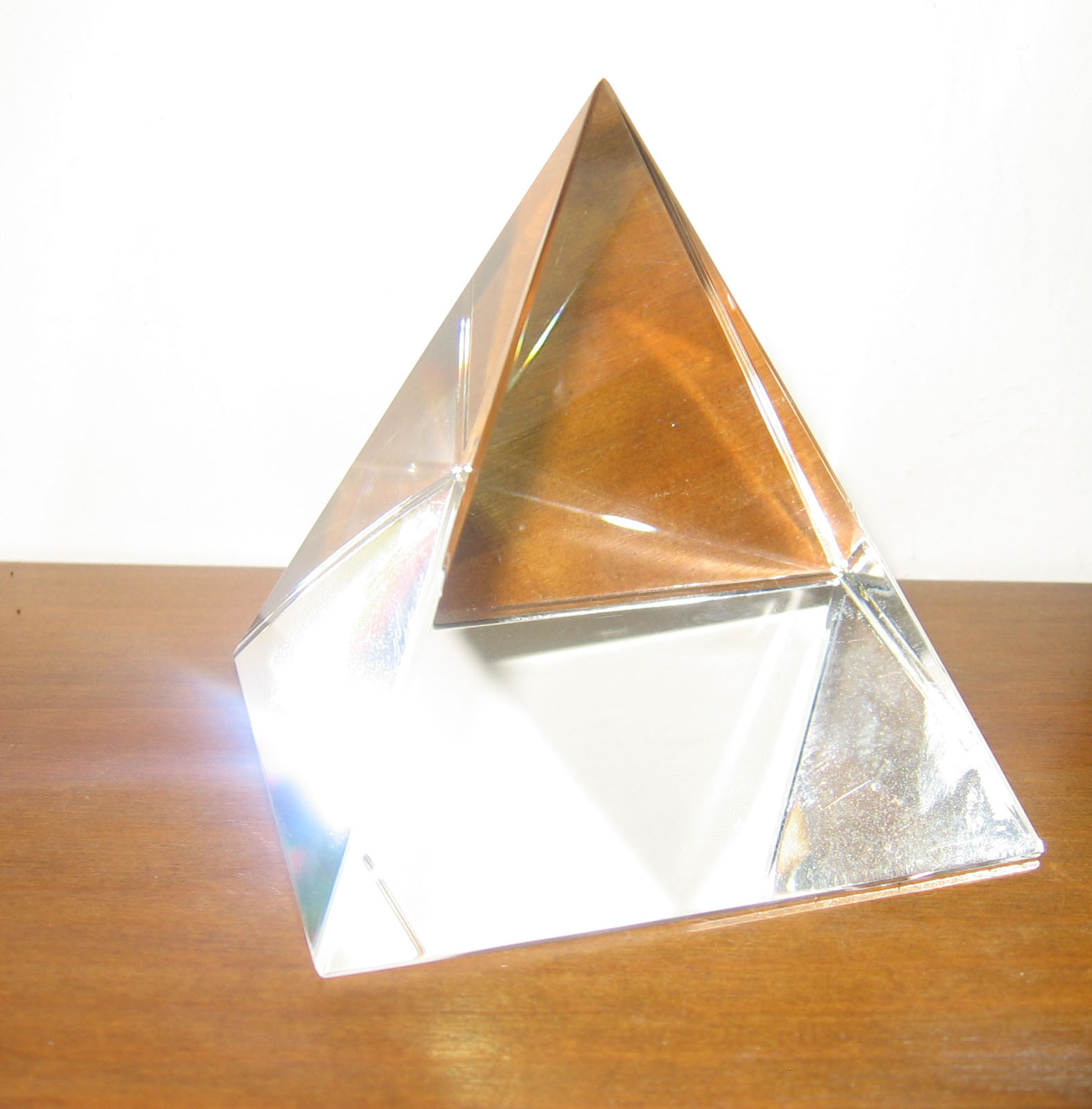 Como Programar Una Piramide De Cristal