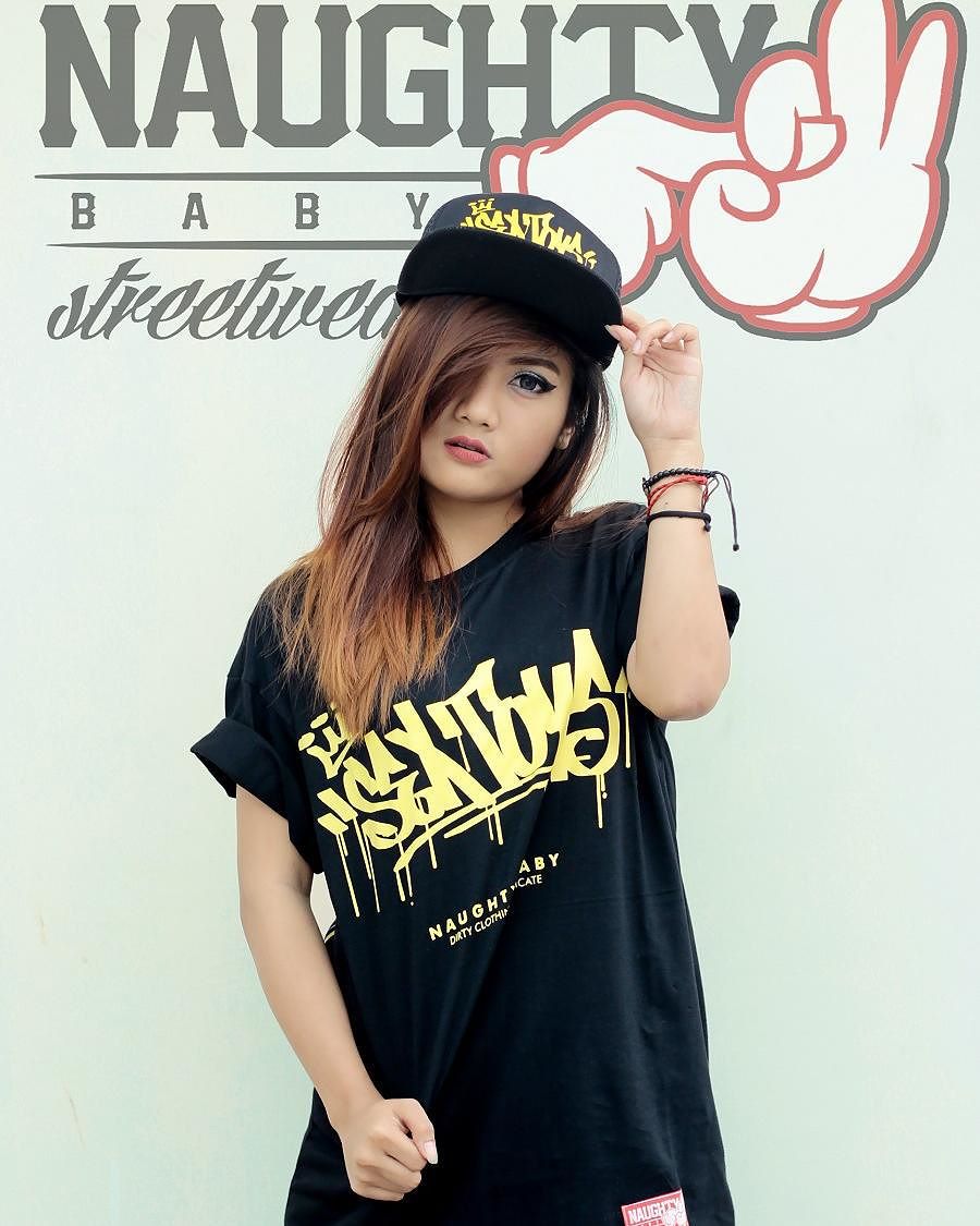 MODEL BUGIL: Hunting Foto Model Hot Indonesia