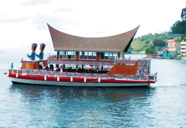 Kapal Pesiar Mirip Rumah Adat Batak Kini Berlayar Di Danau Toba Sopo Toba