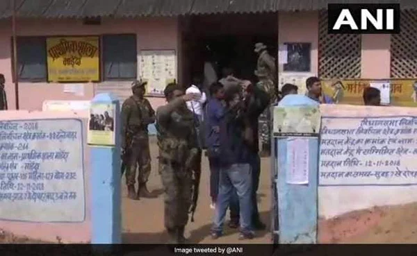 After Naxals' "Chop Finger" Threat, Chhattisgarh Voters Busy Removing Ink, Threatened, News, Election, Maoists, Voters, National