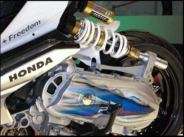 Modifikasi Honda Beat 2010 Combine Elements Art Hi Tech Honda Icon3.jpg