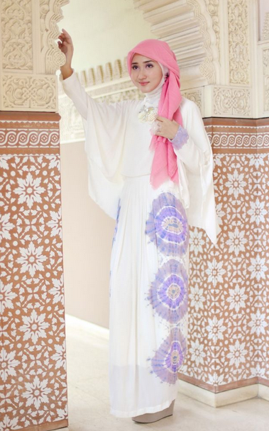 Dress muslim warna putih untuk lebaran