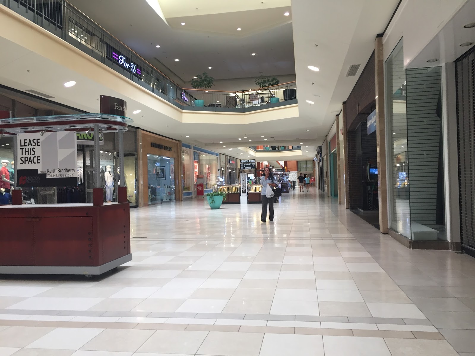 SkyMall Retail History and Abandoned Airports Square Mall