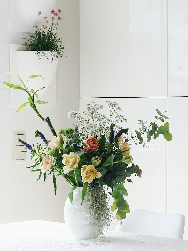 Deko-Ideen und Blumensträuße mit Pflanzen | http://mammilade.blogspot.de | Personal Lifestyle, DIY and Interior Blog Deko-Ideen mit Pflanzen und Blumensträuße mit Tillandsien und Bambus gestalten | Lieblinge und Inspirationen der Woche | Personal Lifestyle, DIY and Interior Blog | Auf der Mammiladen-Seite des Lebens