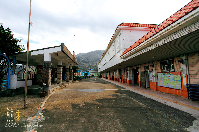 濂洞國小-黃金瀑布-陰陽海|新北超大室內溜滑梯|新北瑞芳九份景點