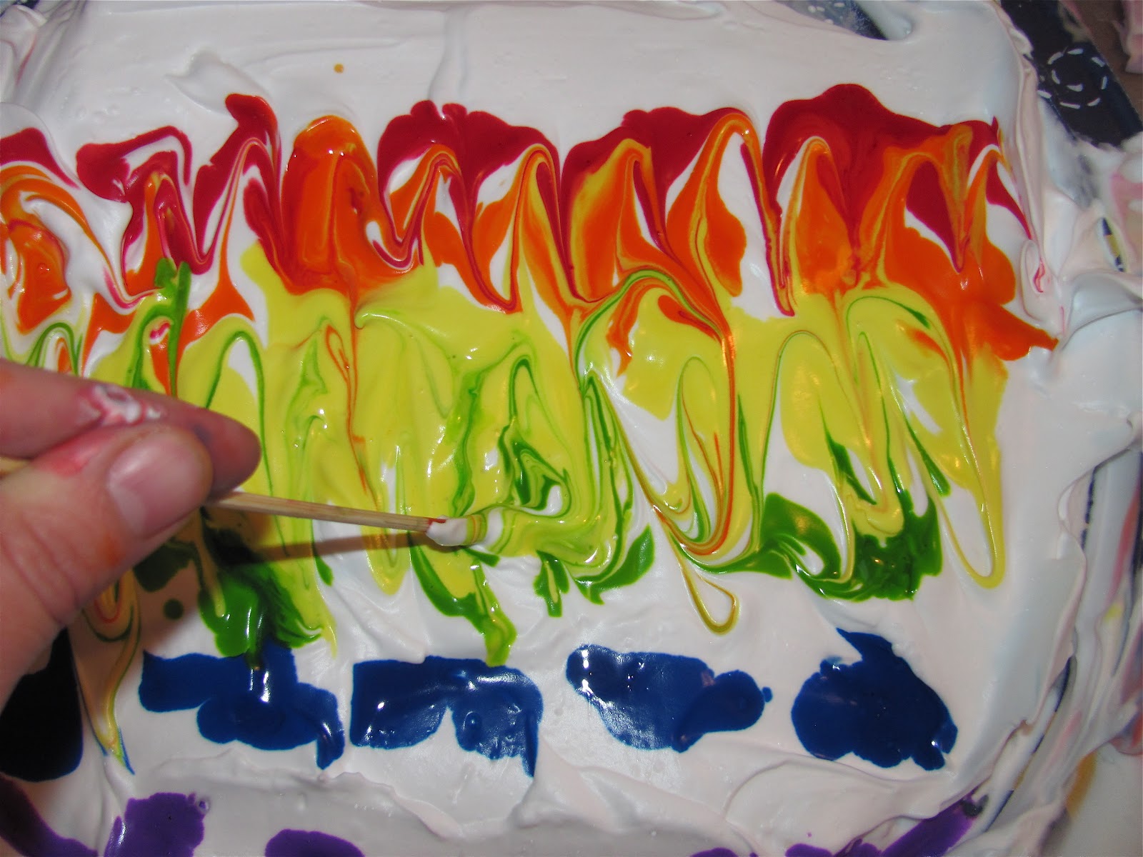 The Chocolate Muffin Tree: Shaving Cream Marbled Rainbows
