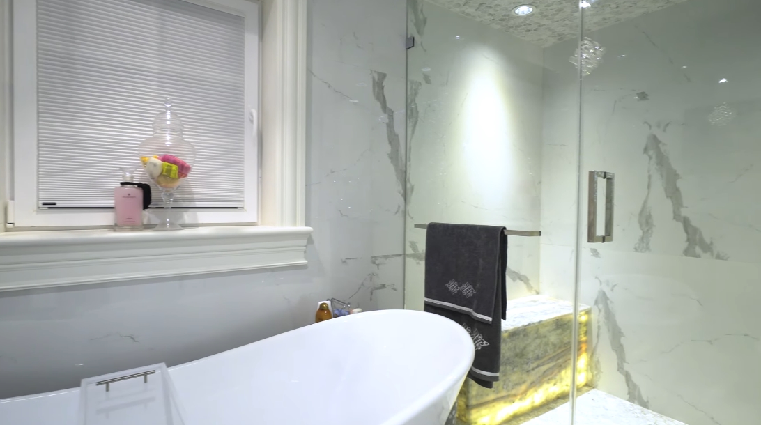 75 Interior Design Photos vs. 1487 Minto Crescent, Vancouver Luxury Mansion Tour