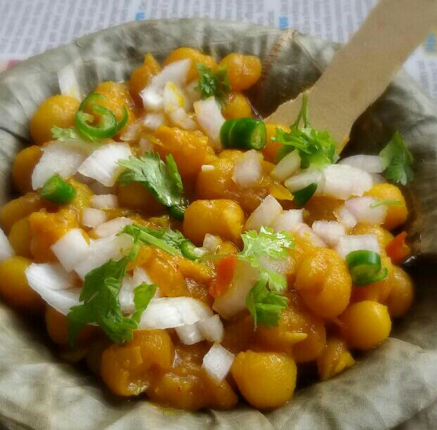 Bongtaste GHUGNI (BENGALI STYLE DRIED YELLOW PEAS CURRY)