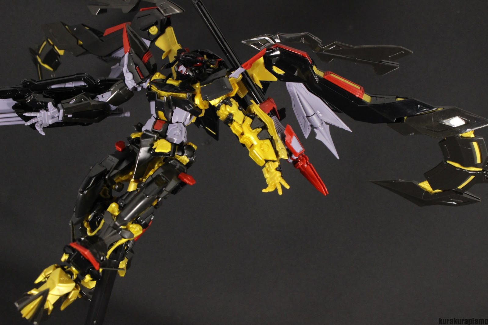 Review RG 24 1/144 MBFP01Re2 Gundam Astray Gold Frame Amatsu Mina