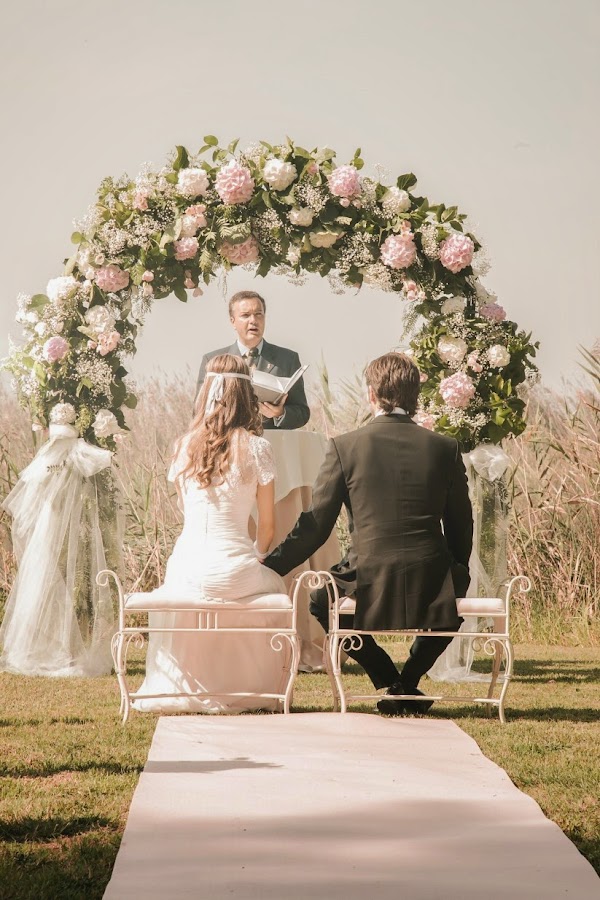Pon un arco de flores en la decoración de tu boda! | Bodas