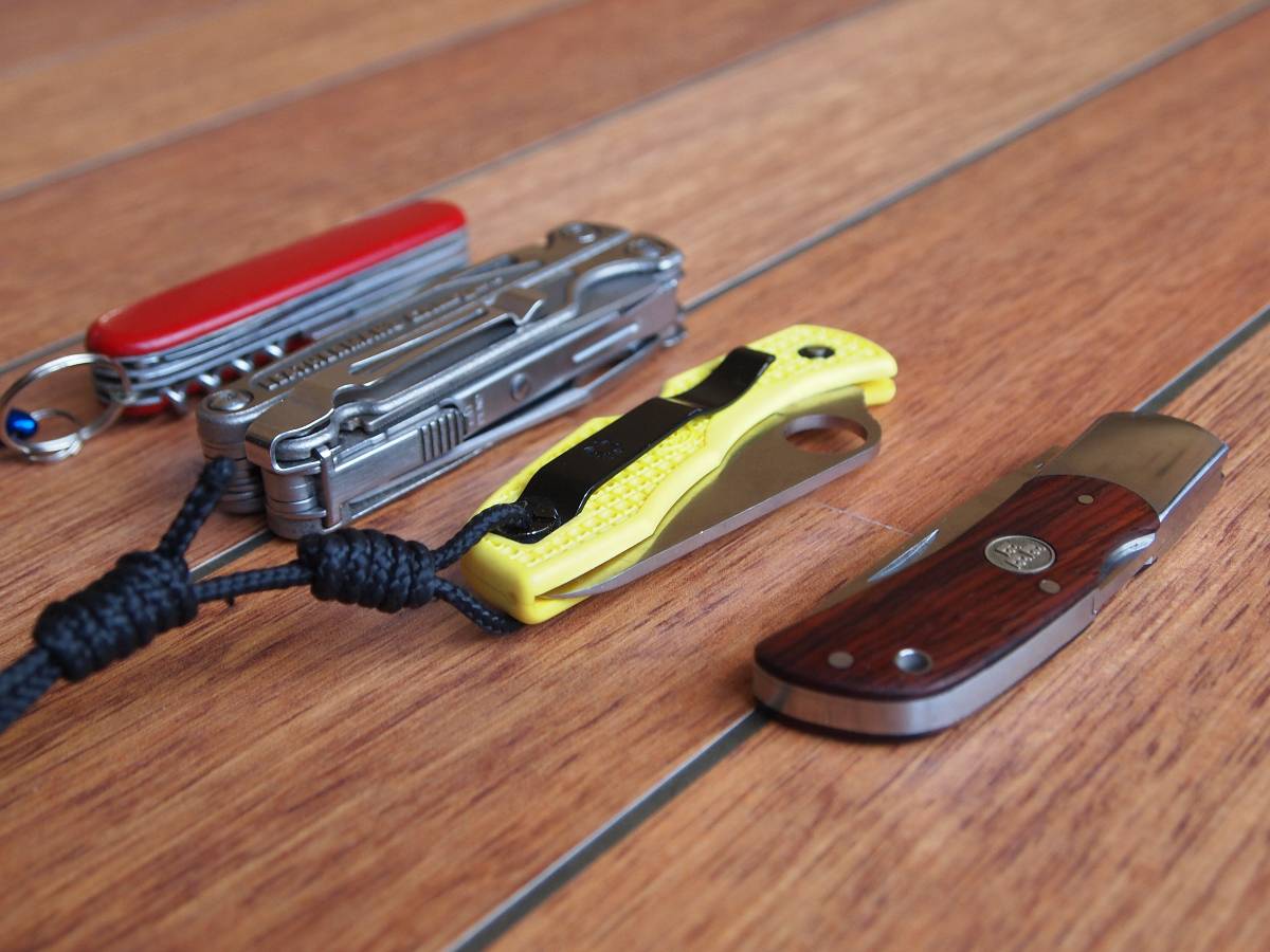 The wandering axeman Pocket Knives I Own and