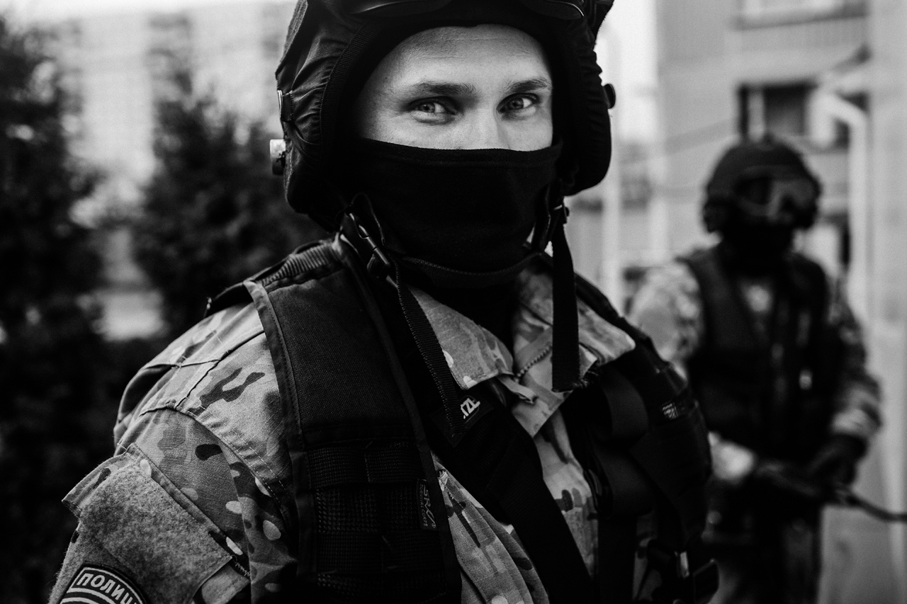 Маска фсб. Спецназ беркут собр. Российский военный в маске. Омон собр фсб. Спецназ омон собр фсб.