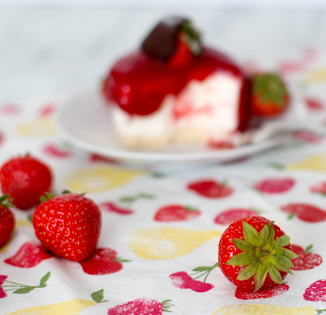 Frischkäsetörtchen mit Erdbeersauce | NaschEule