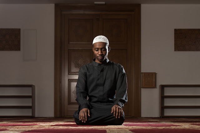 Picture of Muslim Man Praying.