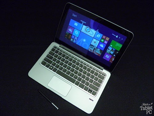HP Elite x2 1011 ancorato alla tastiera con batteria, con penna estratta