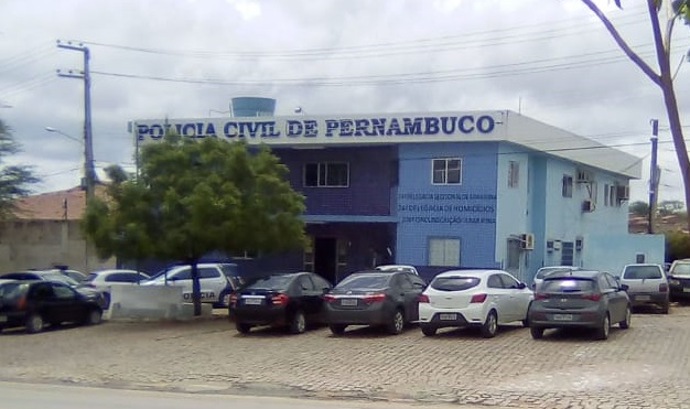 Motocicleta é encontrada abandonada em Araripina Motocicleta é encontrada abandonada em Araripina