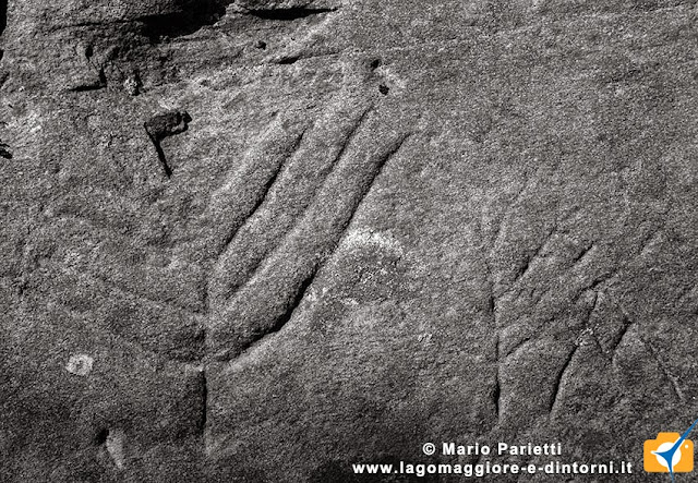 Incisioni rupestri sul masso erratico di Piero Incisioni rupestri sul masso erratico di Piero