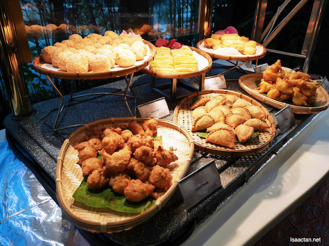 Various deep fried kuihs and noms Various deep fried kuihs and noms