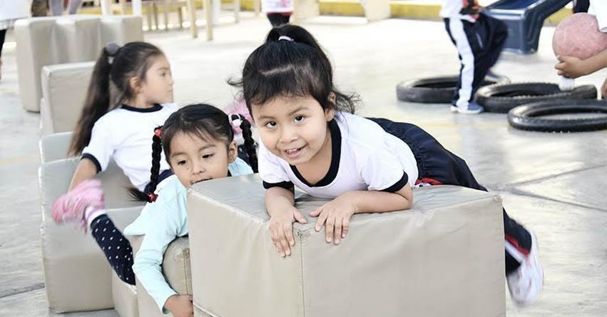 EDUCACIÓN INICIAL: ¡Las niñas y los niños aprenden jugando! DRELM - www.drelm.gob.pe EDUCACIÓN INICIAL: ¡Las niñas y los niños aprenden jugando! DRELM - www.drelm.gob.pe
