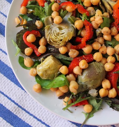 Baby artichoke and roasted red pepper salad with chickpeas and mesclun