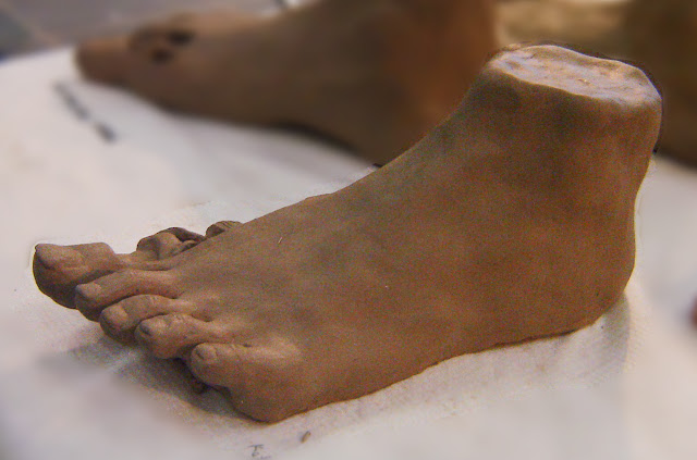 mono clay on feet