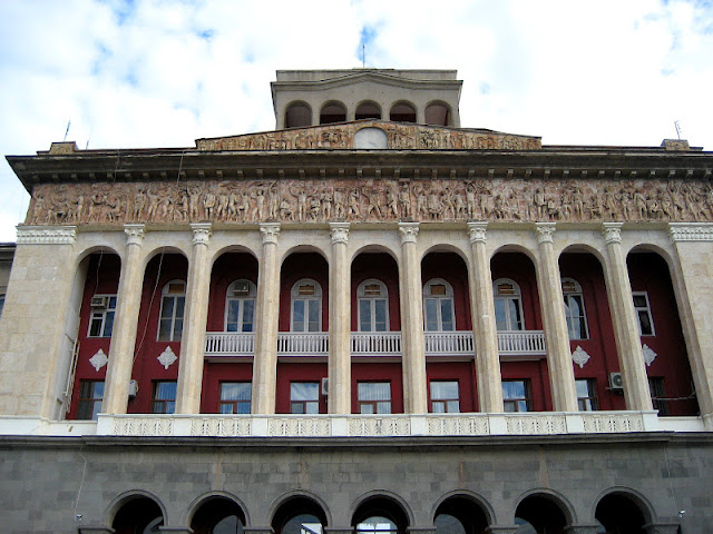 Living Rootless: Georgia's Secret City