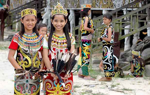 Inilah Pakaian Adat Dari Kalimantan Utara  Inilah Pakaian Adat Dari Kalimantan Utara (Pria dan Wanita)