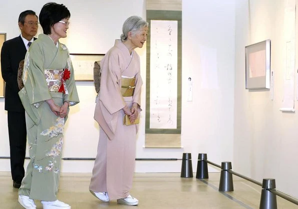 Empress Michiko visited the 50th exhibition of 100 Contemporary Female Calligraphers