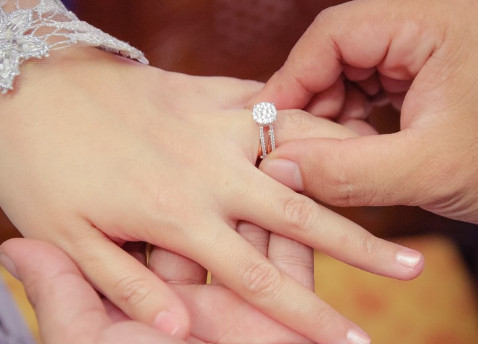 20+ Arti Mimpi Memakai 3 Cincin Emas