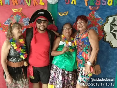 Grupo da Melhor Idade realiza baile carnavalesco com muita alegria e irreverência
