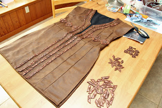 Attaching scales to the Fili vest