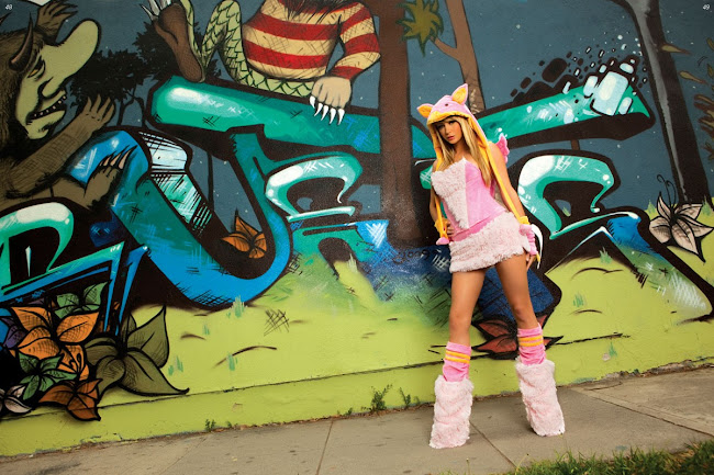  Sara Jean Underwood Cosplay photo beside a wall graffiti
