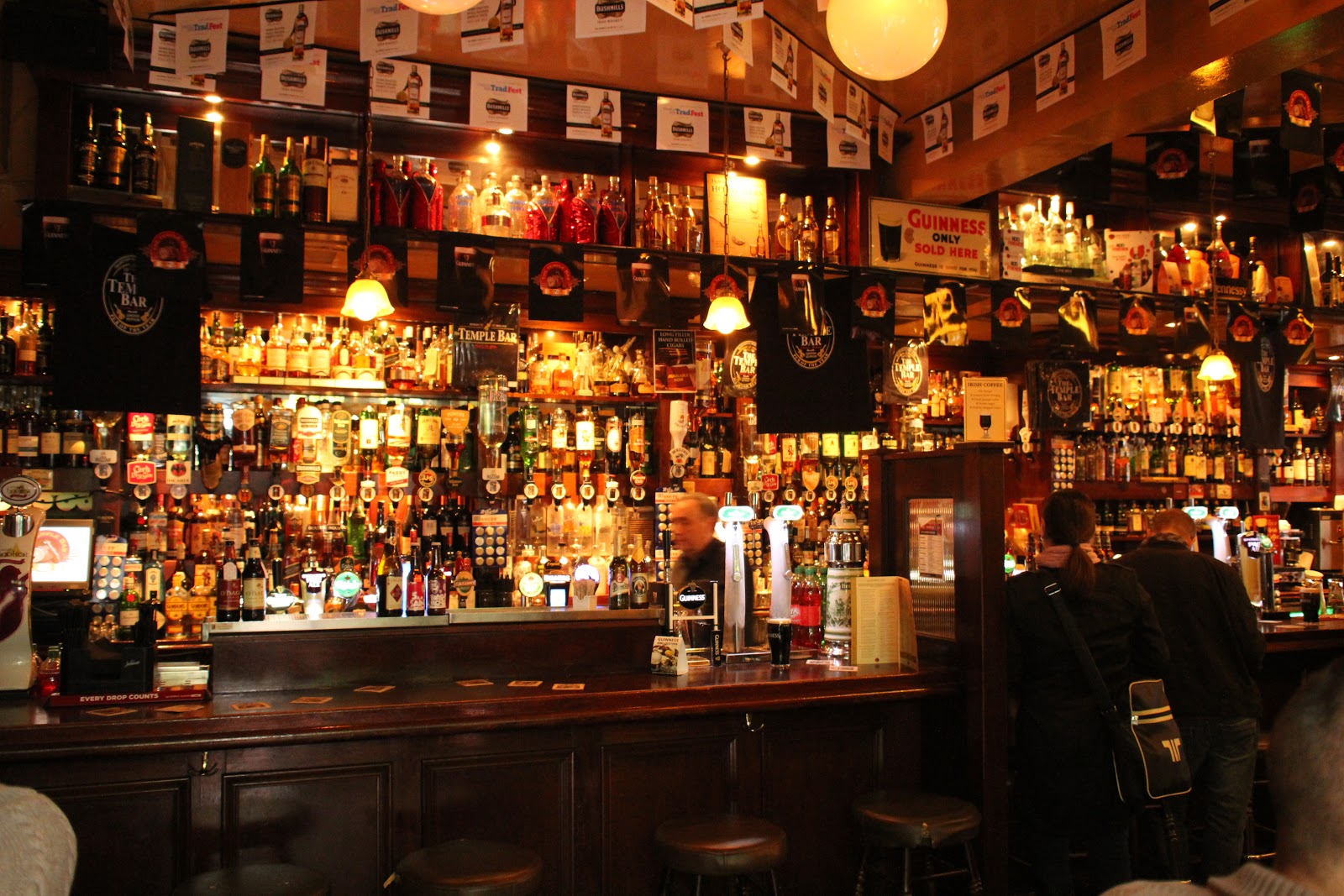 Music, photos and more about artists and bands: November 2012